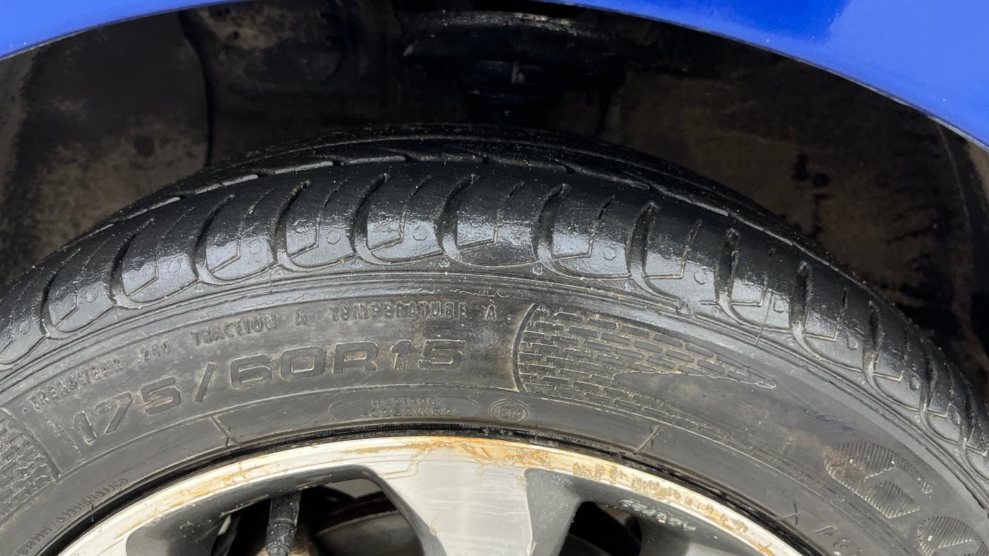 2015 Hyundai Xcent SX AT 1.2 (O), Petrol, Automatic, 63,320 km, Left Front Tyre Tread