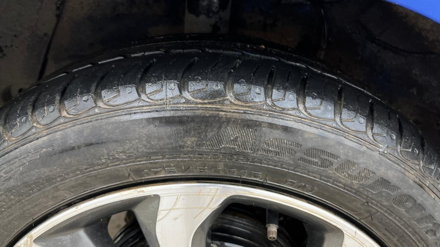 2015 Hyundai Xcent SX AT 1.2 (O), Petrol, Automatic, 63,320 km, Right Rear Tyre Tread