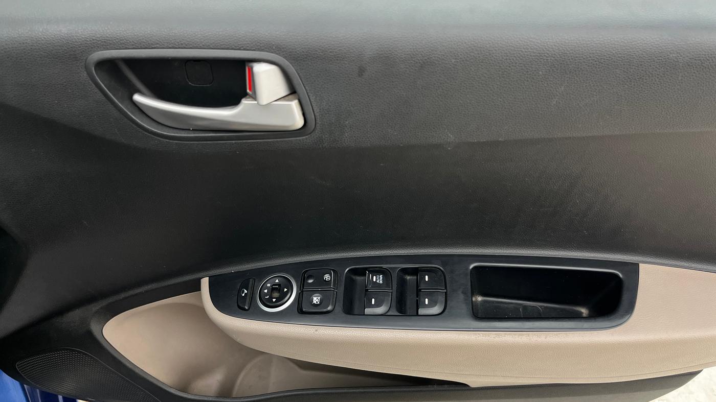 2015 Hyundai Xcent SX AT 1.2 (O), Petrol, Automatic, 63,320 km, Driver Side Door Panels Control