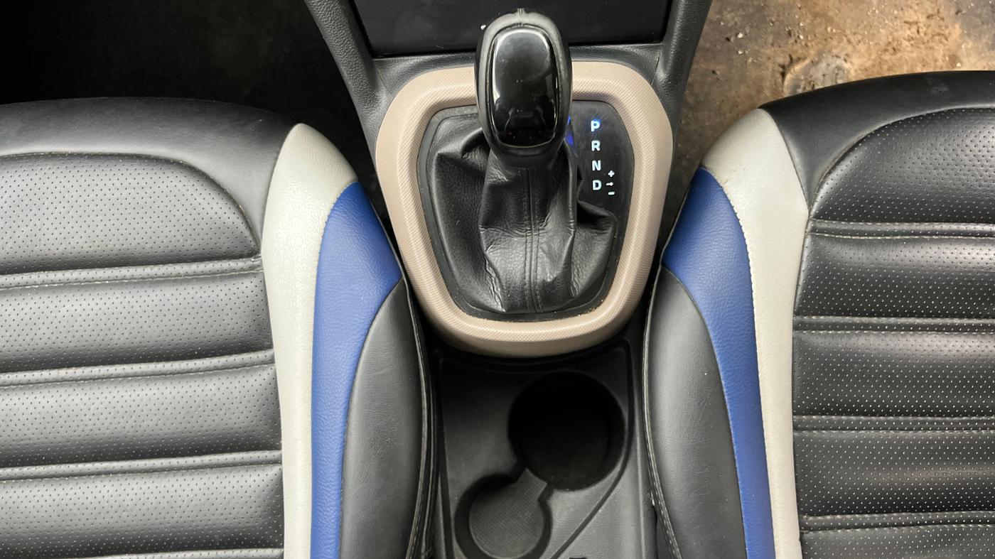 2015 Hyundai Xcent SX AT 1.2 (O), Petrol, Automatic, 63,320 km, Gear Lever