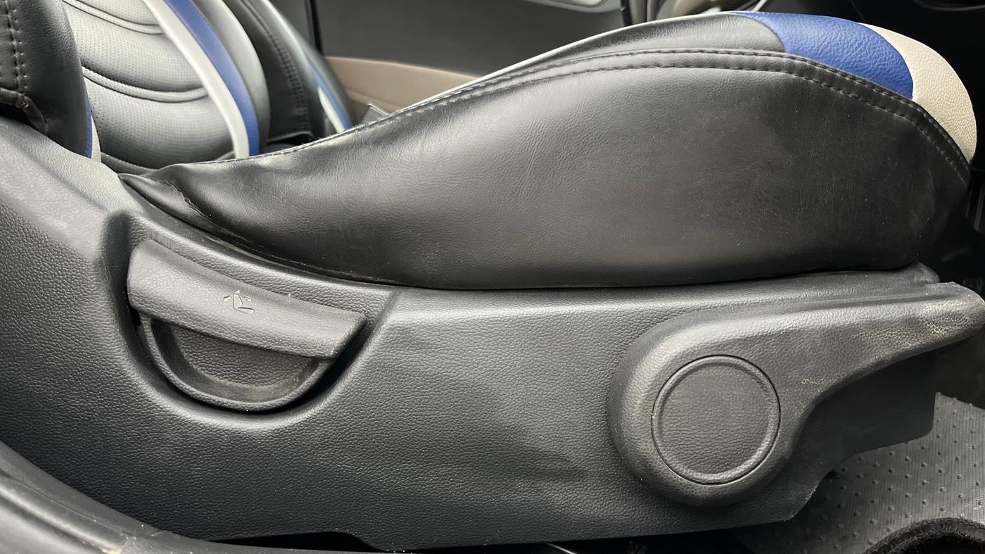 2015 Hyundai Xcent SX AT 1.2 (O), Petrol, Automatic, 63,320 km, Driver Side Adjustment Panel