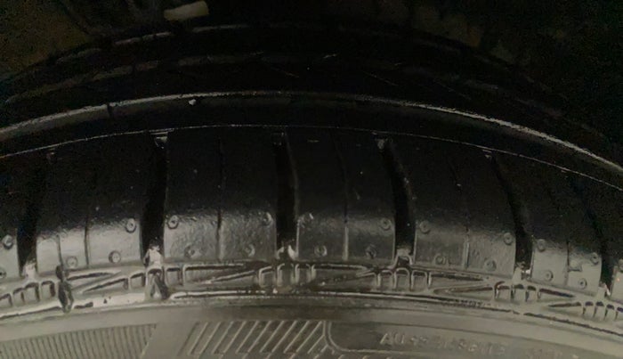 2017 Volkswagen Ameo HIGHLINE1.5L, Diesel, Manual, 59,726 km, Left Front Tyre Tread