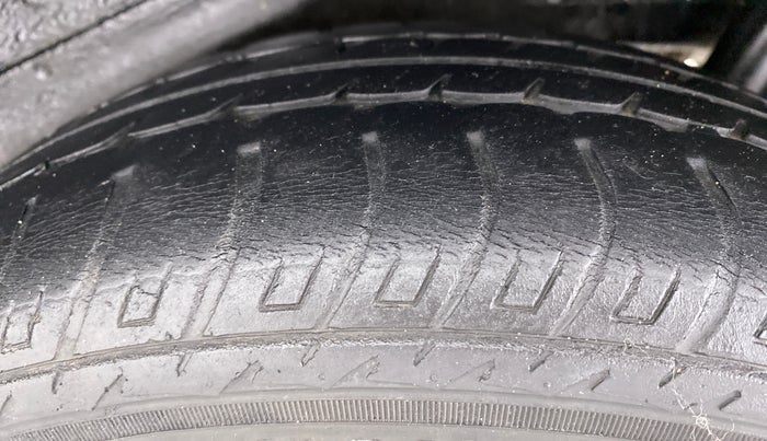 2014 Maruti Wagon R 1.0 VXI, Petrol, Manual, 61,882 km, Left Rear Tyre Tread