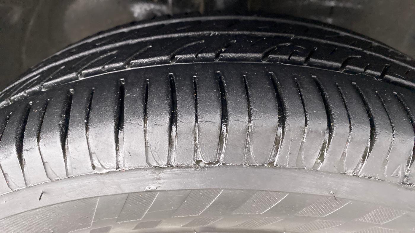 2014 Maruti Wagon R 1.0 VXI, Petrol, Manual, 61,882 km, Right Front Tyre Tread