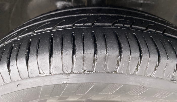 2014 Maruti Wagon R 1.0 VXI, Petrol, Manual, 61,882 km, Right Front Tyre Tread
