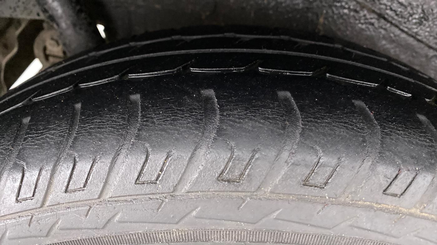 2014 Maruti Wagon R 1.0 VXI, Petrol, Manual, 61,882 km, Right Rear Tyre Tread