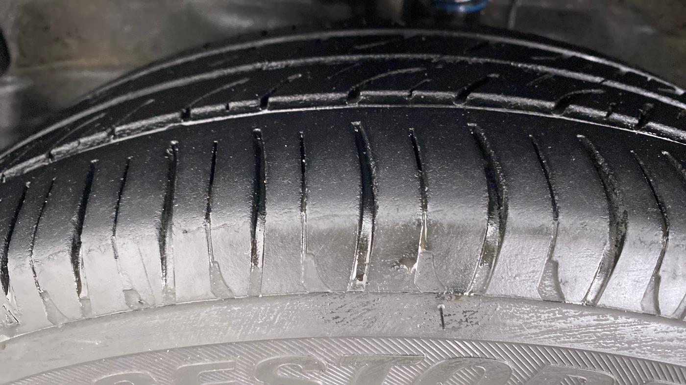 2014 Maruti Wagon R 1.0 VXI, Petrol, Manual, 61,882 km, Left Front Tyre Tread