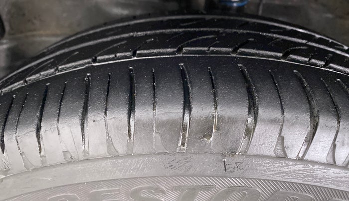 2014 Maruti Wagon R 1.0 VXI, Petrol, Manual, 61,882 km, Left Front Tyre Tread