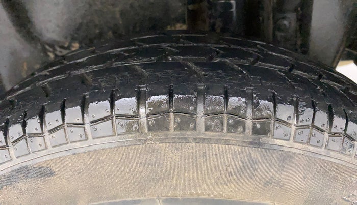 2013 Maruti Swift Dzire VXI, Petrol, Manual, 62,618 km, Left Rear Tyre Tread