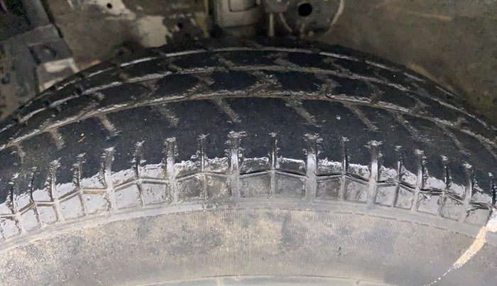 2013 Maruti Swift Dzire VXI, Petrol, Manual, 62,618 km, Left Front Tyre Tread