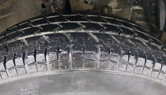 2013 Maruti Swift Dzire VXI, Petrol, Manual, 62,618 km, Right Front Tyre Tread