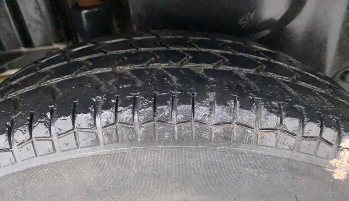 2013 Maruti Swift Dzire VXI, Petrol, Manual, 62,618 km, Right Rear Tyre Tread