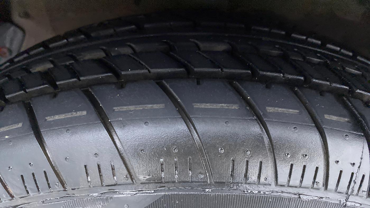2011 Hyundai i20 SPORTZ 1.2 O, Petrol, Manual, 42,612 km, Left Front Tyre Tread