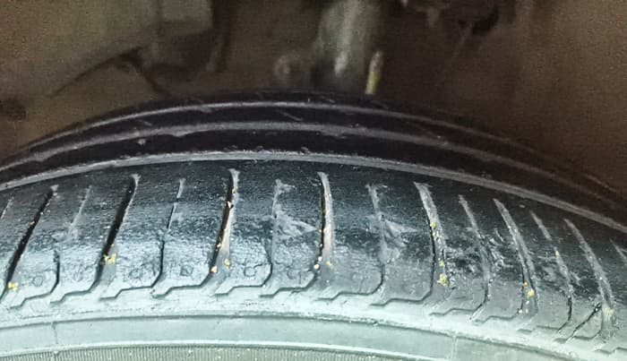2017 Maruti Baleno ALPHA PETROL 1.2, Petrol, Manual, 1,06,198 km, Left Front Tyre Tread