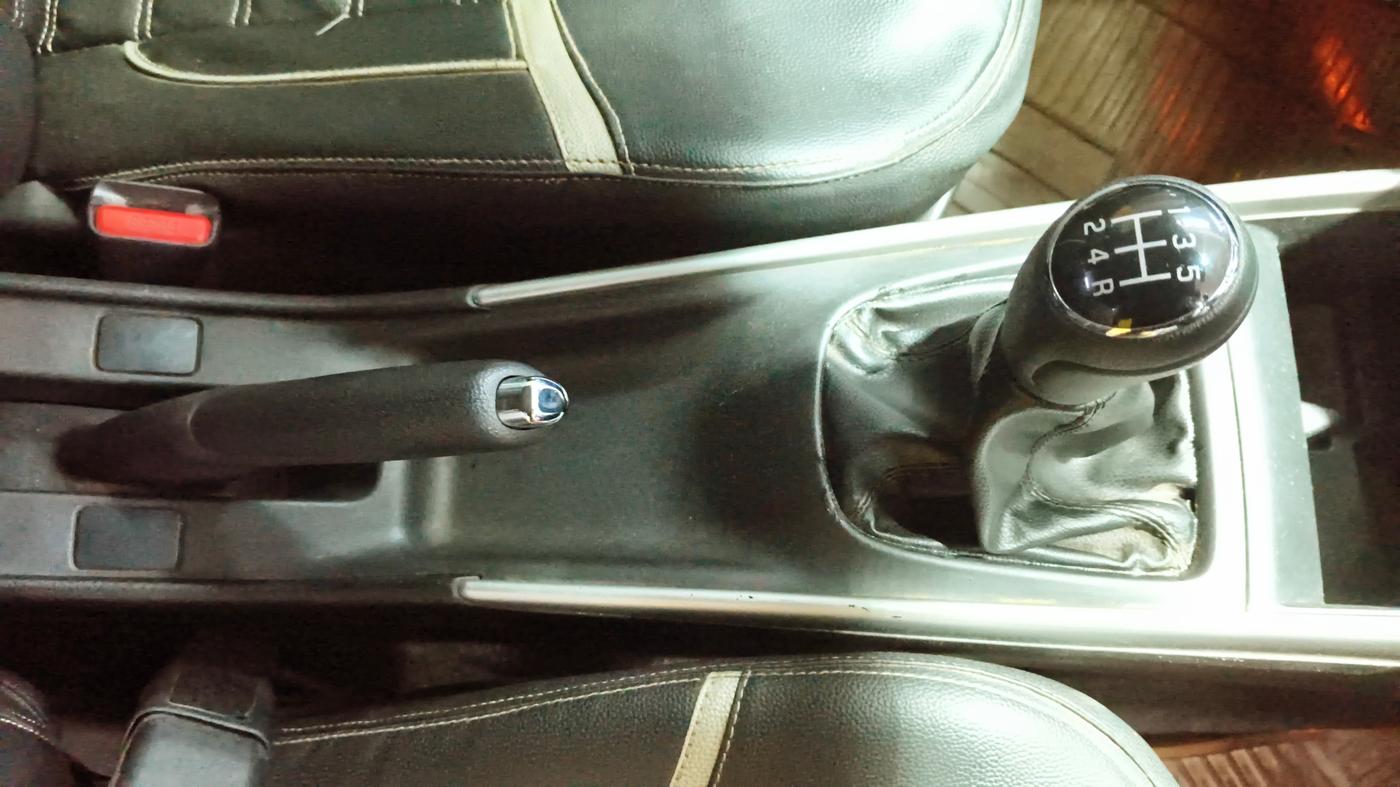 2017 Maruti Baleno ALPHA PETROL 1.2, Petrol, Manual, 1,06,198 km, Gear Lever