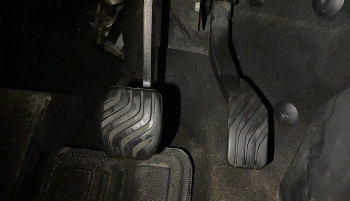 2021 Nissan MAGNITE XV TURBO CVT, Petrol, Automatic, 75,065 km, Pedals