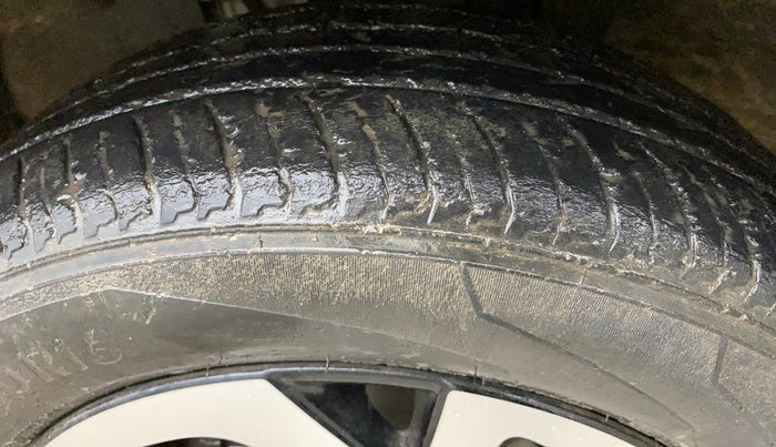 2021 Nissan MAGNITE XV TURBO CVT, Petrol, Automatic, 75,065 km, Left Front Tyre Tread