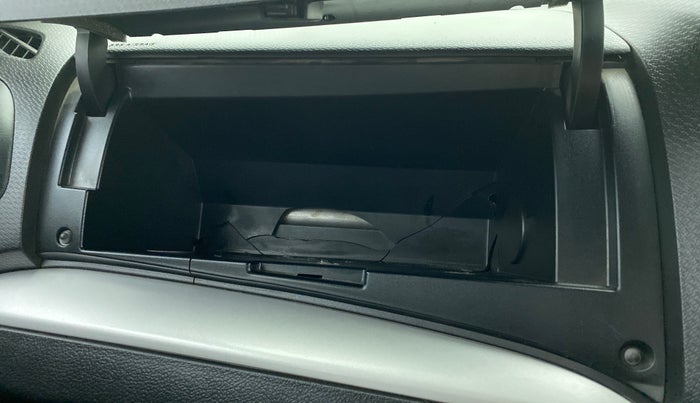2021 Maruti Vitara Brezza VXI, Petrol, Manual, 27,815 km, Dashboard - Glove Box cover minor damage