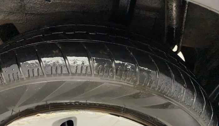 2015 Maruti Celerio ZXI, Petrol, Manual, 90,926 km, Left Rear Tyre Tread