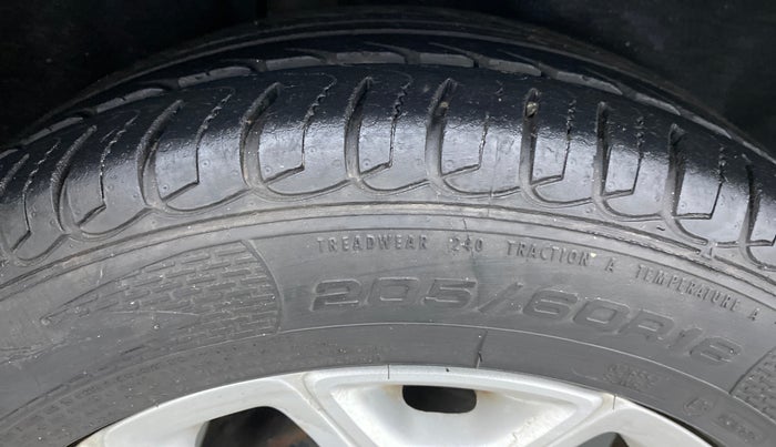 2016 Ford Ecosport 1.5 TITANIUM TI VCT AT, Petrol, Automatic, 13,556 km, Right Front Tyre Tread