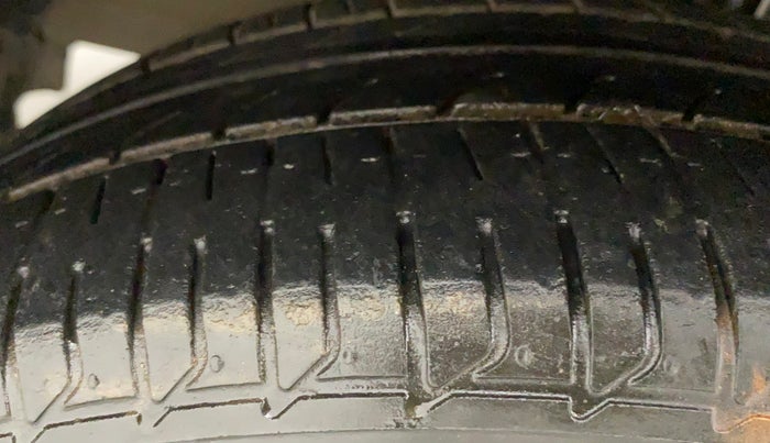 2016 Maruti Baleno ZETA PETROL 1.2, Petrol, Manual, 99,794 km, Left Front Tyre Tread