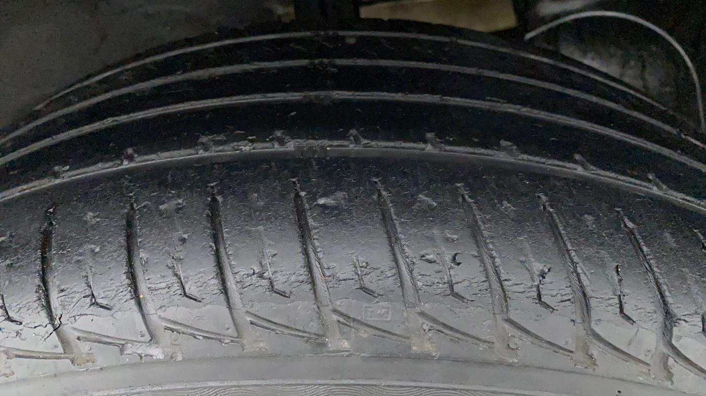 2014 Nissan Terrano XV 110 DIESEL, Diesel, Manual, 46,875 km, Right Front Tyre Tread
