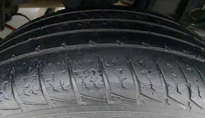 2014 Nissan Terrano XV 110 DIESEL, Diesel, Manual, 46,875 km, Left Rear Tyre Tread