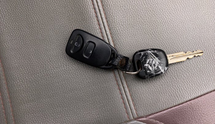 2014 Maruti Alto K10 VXI, Petrol, Manual, 90,176 km, Key Close Up