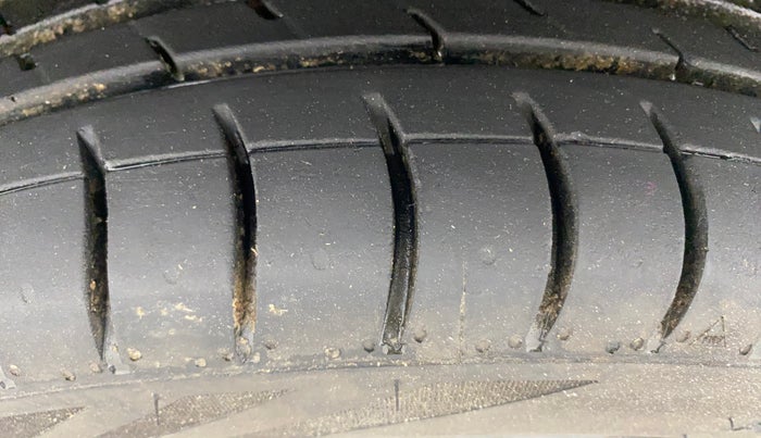 2014 Maruti Alto K10 VXI, Petrol, Manual, 90,176 km, Left Front Tyre Tread