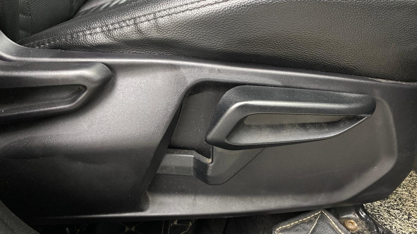2023 Tata Tiago XZA PLUS PETROL, Petrol, Automatic, 32,224 km, Driver Side Adjustment Panel