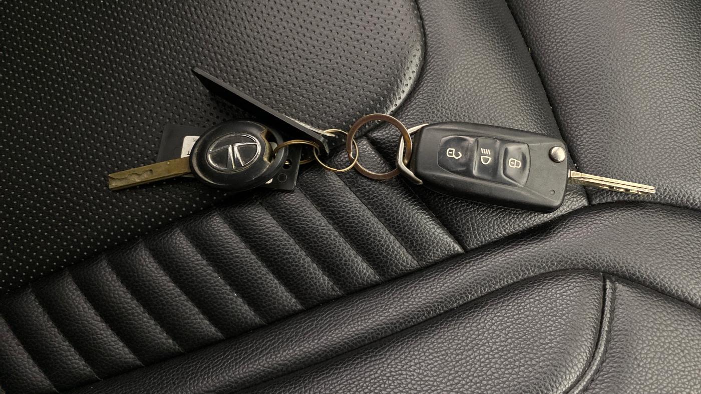 2023 Tata Tiago XZA PLUS PETROL, Petrol, Automatic, 32,224 km, Key Close Up