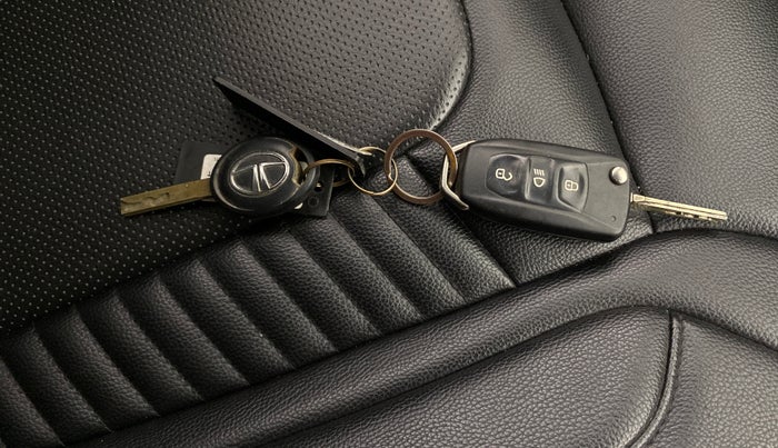 2023 Tata Tiago XZA PLUS PETROL, Petrol, Automatic, 32,224 km, Key Close Up