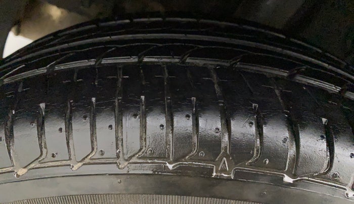 2018 Hyundai Elite i20 MAGNA EXECUTIVE 1.2, Petrol, Manual, 37,132 km, Right Rear Tyre Tread