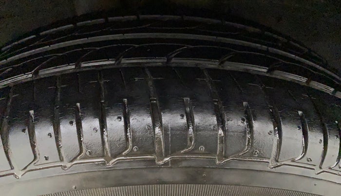 2018 Hyundai Elite i20 MAGNA EXECUTIVE 1.2, Petrol, Manual, 37,132 km, Left Front Tyre Tread