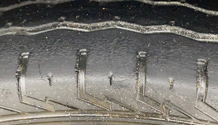 2022 Maruti Eeco 5 STR AC, Petrol, Manual, 28,014 km, Left Front Tyre Tread