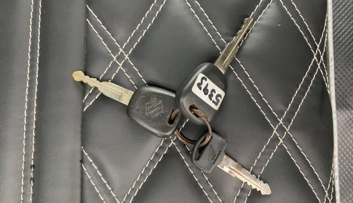 2022 Maruti Eeco 5 STR AC, Petrol, Manual, 28,014 km, Key Close Up