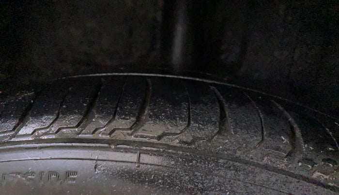 2017 Toyota Etios CROSS 1.2 G, Petrol, Manual, 82,513 km, Right Rear Tyre Tread