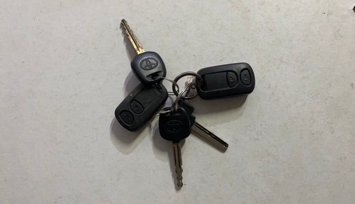 2017 Toyota Etios CROSS 1.2 G, Petrol, Manual, 82,513 km, Key Close Up