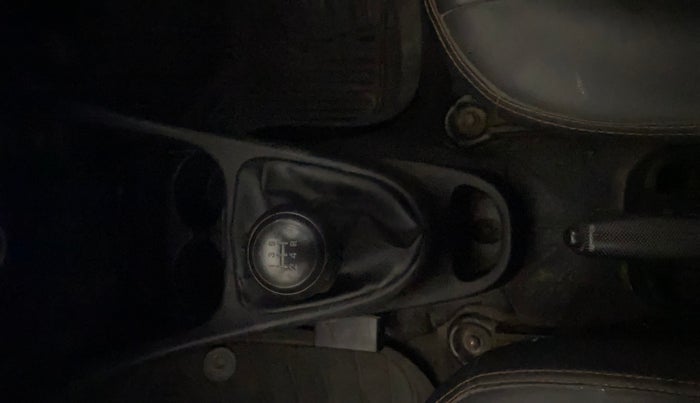 2017 Toyota Etios CROSS 1.2 G, Petrol, Manual, 82,513 km, Gear Lever