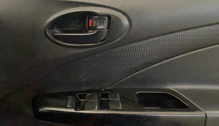 2017 Toyota Etios CROSS 1.2 G, Petrol, Manual, 82,513 km, Driver Side Door Panels Control