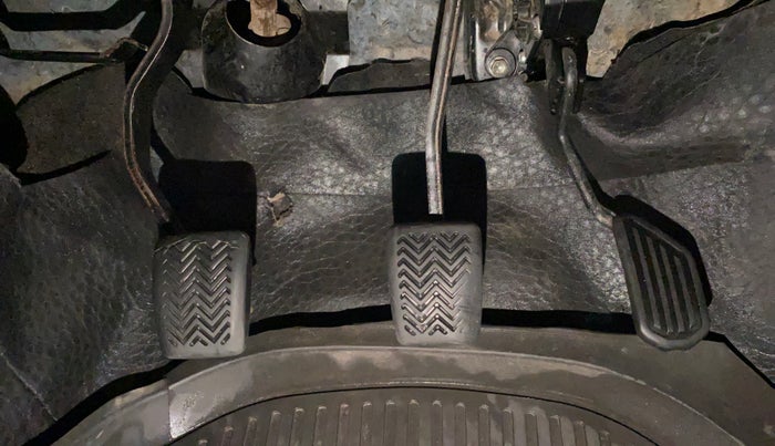 2017 Toyota Etios CROSS 1.2 G, Petrol, Manual, 82,513 km, Pedals