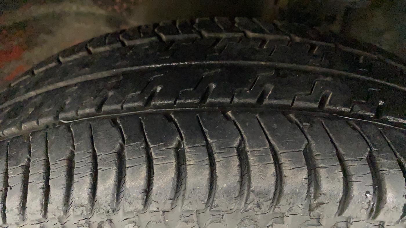 2011 Maruti Alto K10 LXI, Petrol, Manual, 14,213 km, Left Front Tyre Tread