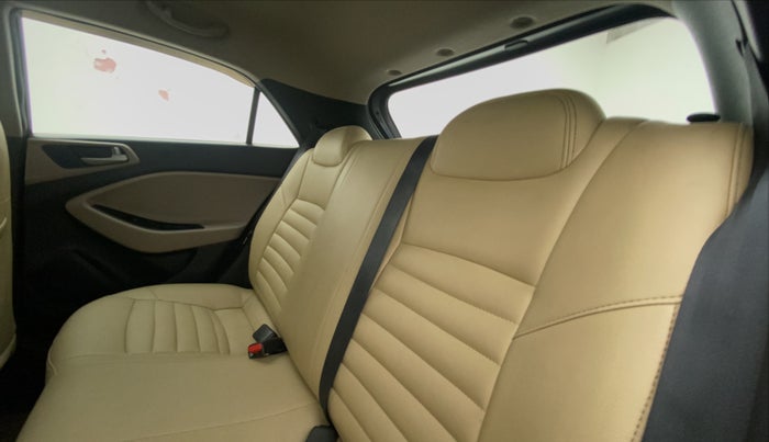 2015 Hyundai Elite i20 MAGNA 1.2, Petrol, Manual, 39,203 km, Right Side Rear Door Cabin