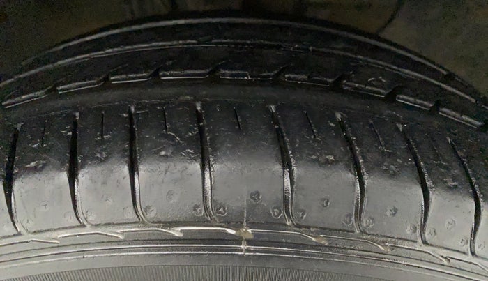 2015 Hyundai Elite i20 MAGNA 1.2, Petrol, Manual, 39,203 km, Right Front Tyre Tread