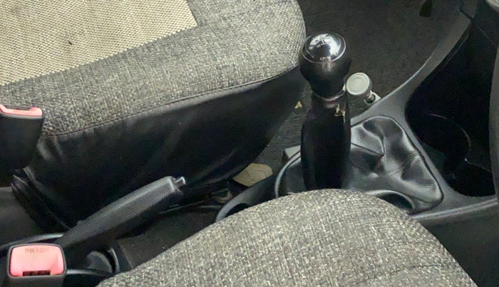 2011 Toyota Etios G, Petrol, Manual, 55,556 km, Gear lever - Boot cover slightly torn