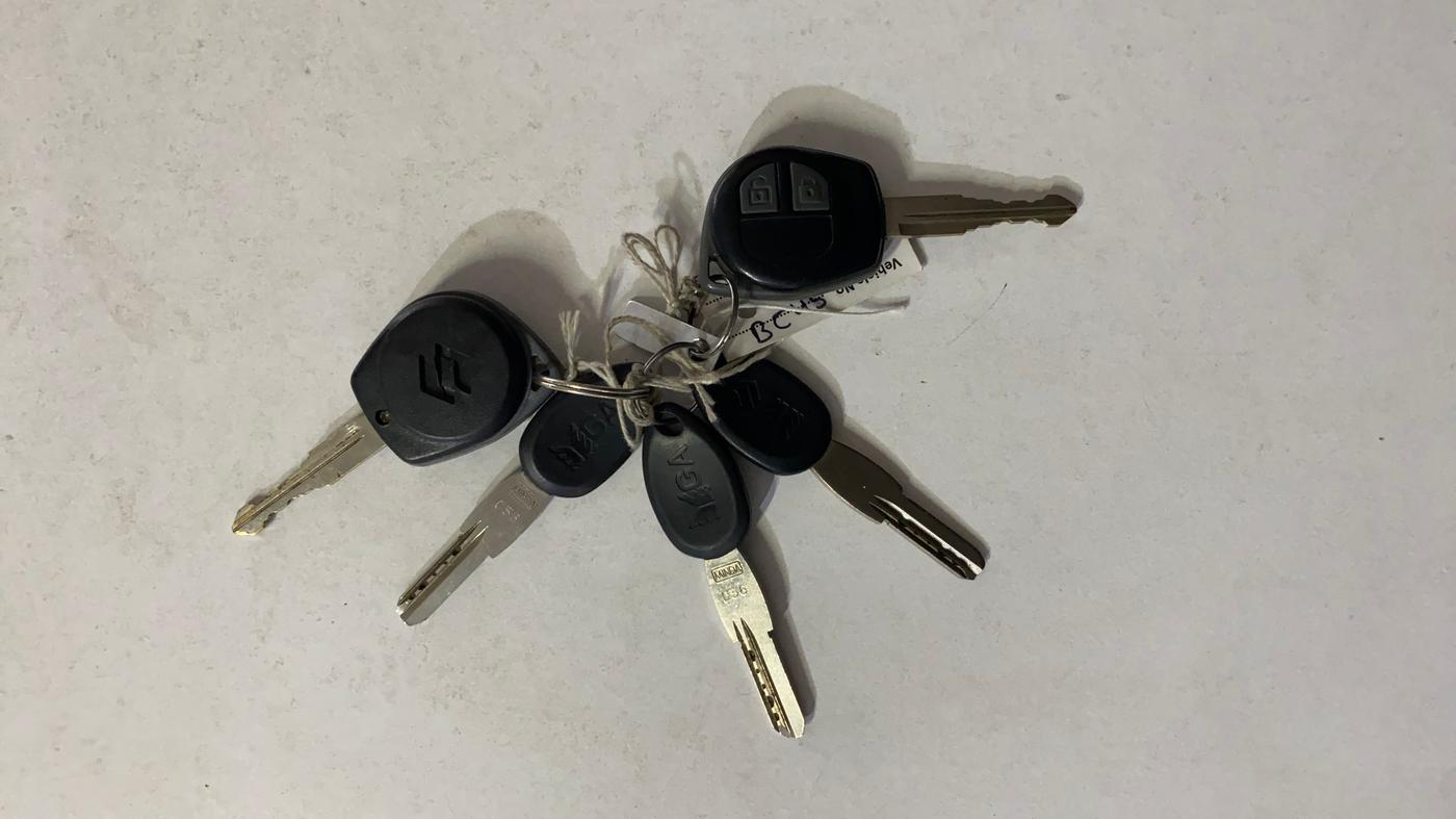 2015 Maruti Swift LXI (O), Petrol, Manual, 42,700 km, Key Close Up