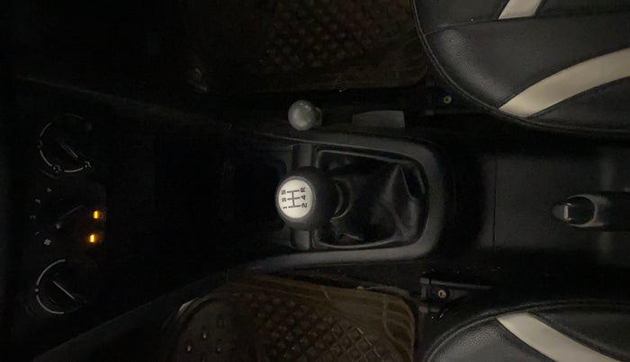 2015 Maruti Swift LXI (O), Petrol, Manual, 42,700 km, Gear Lever