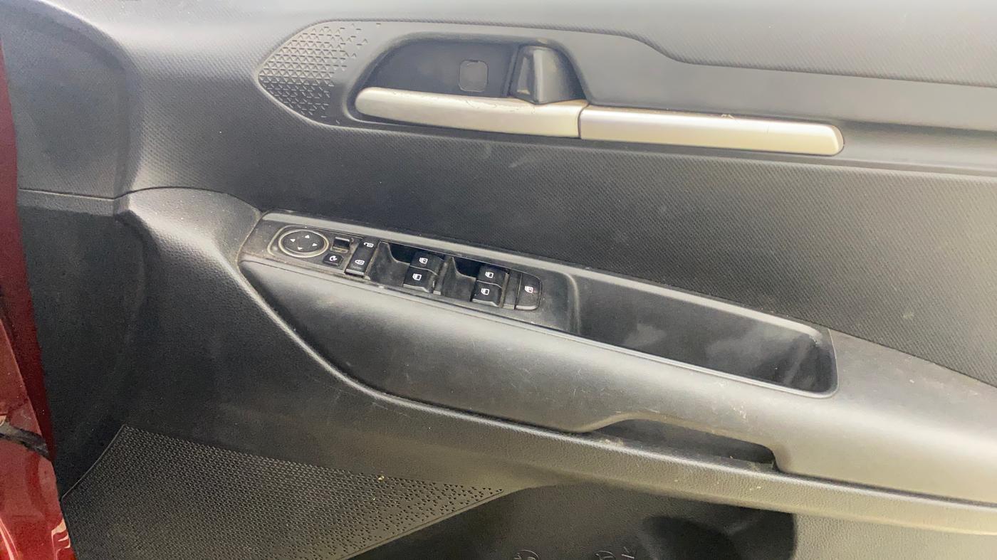 2023 KIA SONET HTK PLUS 1.5, Diesel, Manual, 1,11,607 km, Driver Side Door Panels Control