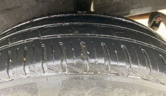 2016 Renault Kwid RXL, Petrol, Manual, 44,214 km, Left Rear Tyre Tread