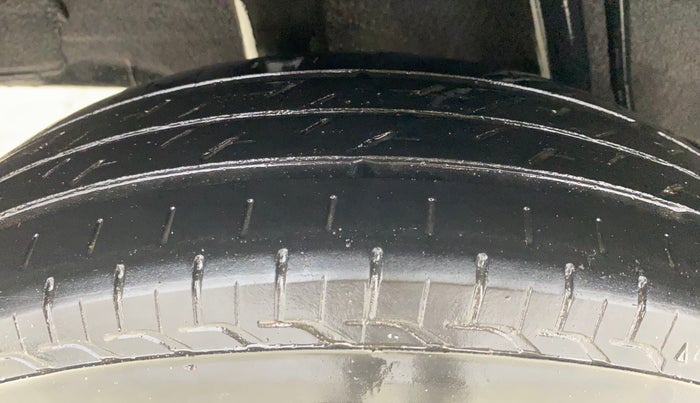 2016 Renault Kwid RXL, Petrol, Manual, 44,214 km, Right Rear Tyre Tread